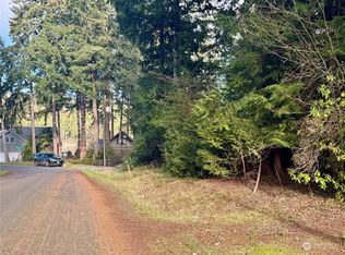 10119 Lake Florence Pl, Anderson Island, WA 98303