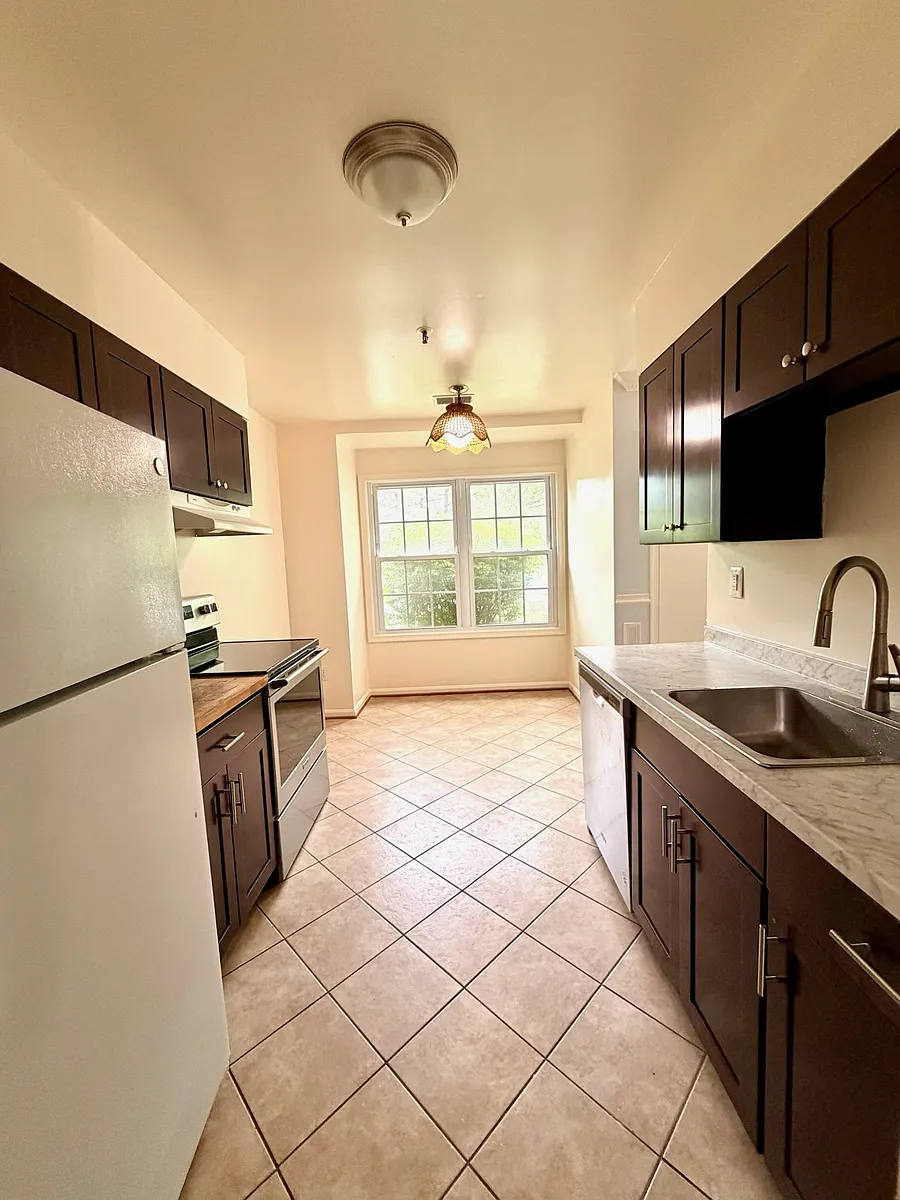 Building Photo - 2833 Lee Landing Ct