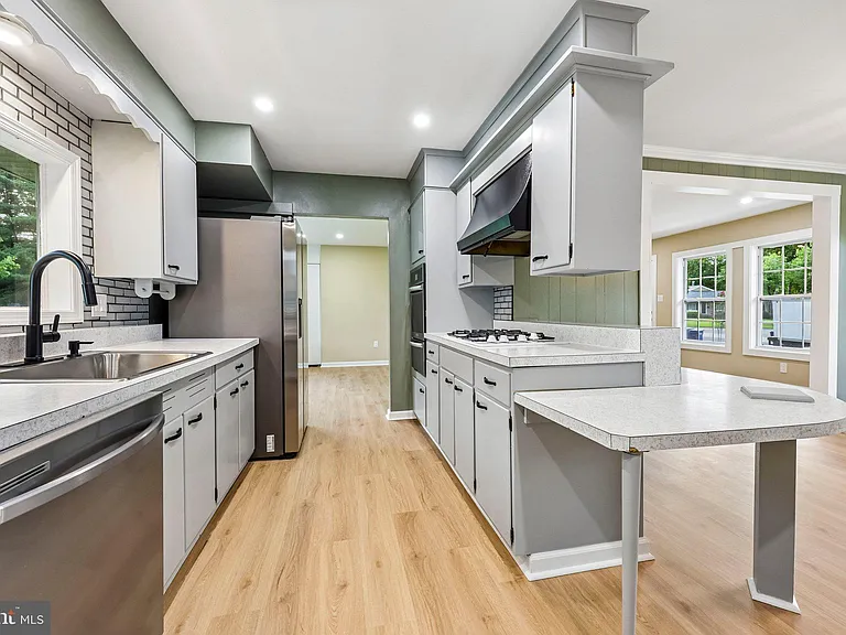 7200 Vellex Ln — Photo 18