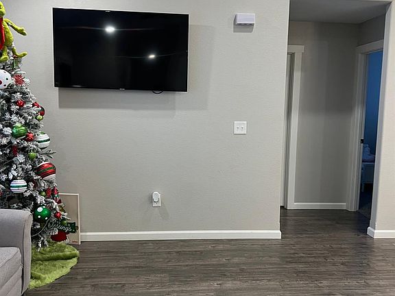 3rd image of 4018 Hawthorne Way