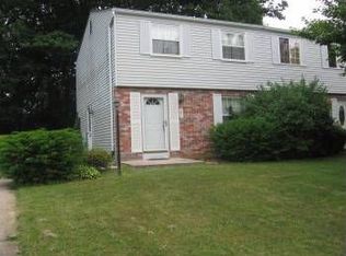 1011 Boxwood Dr, Hampstead, MD 21074