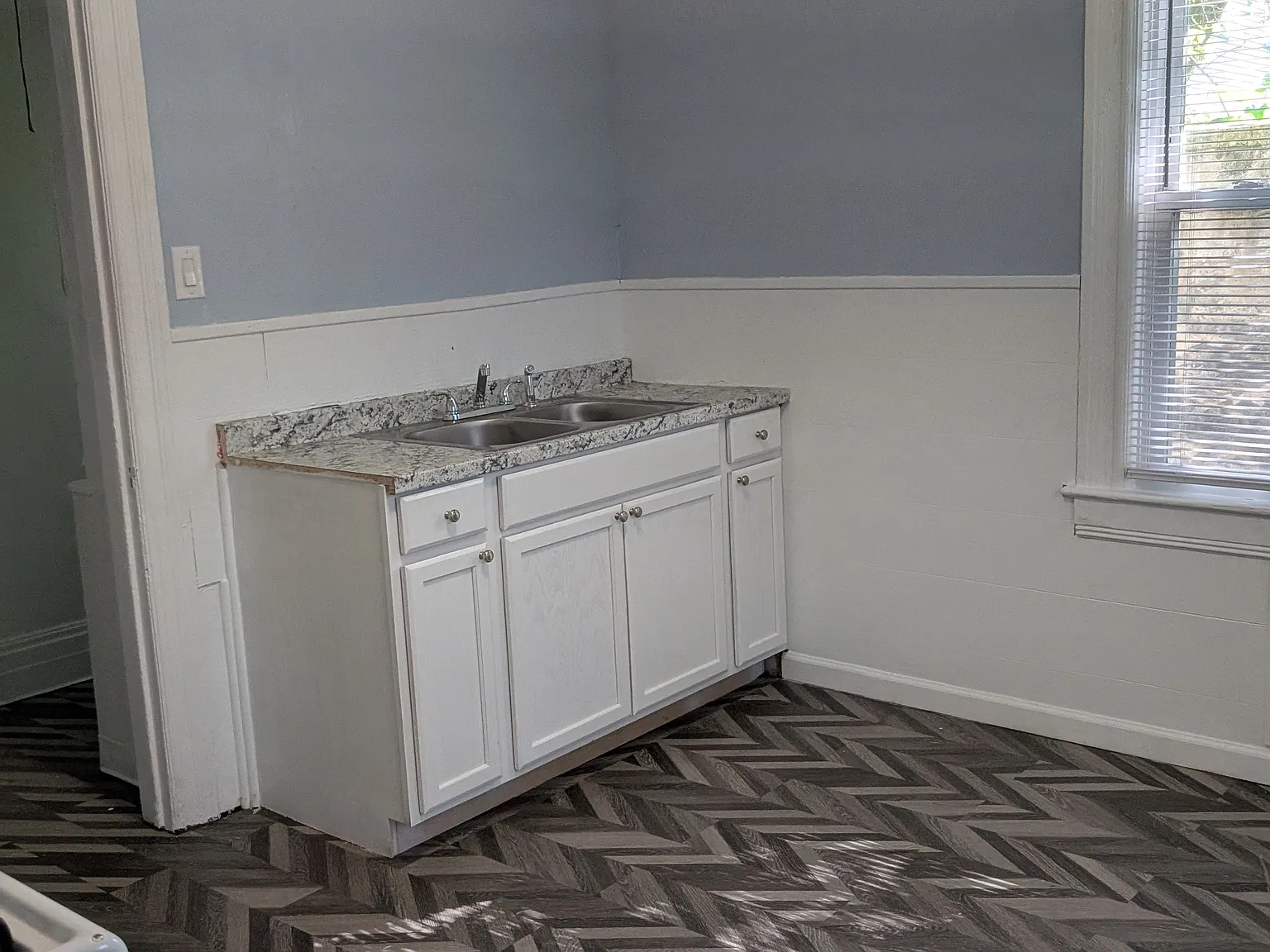 2 bed, 1050 sqft, $1,100 — Photo 3