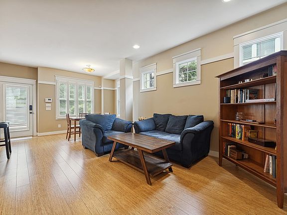 4th image of 3831 Durham Dr