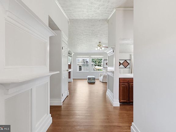 4th image of 10221 Foxborough Ct