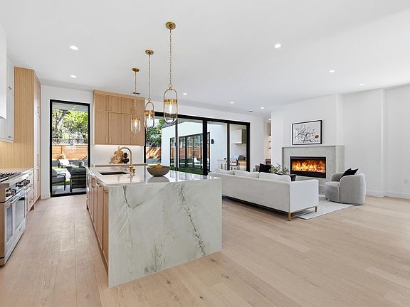 4th image of 1702 W 30th St