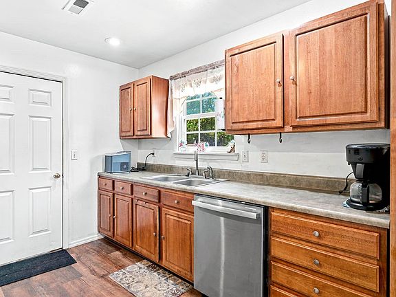 5th image of 289 Fox Ridge Road