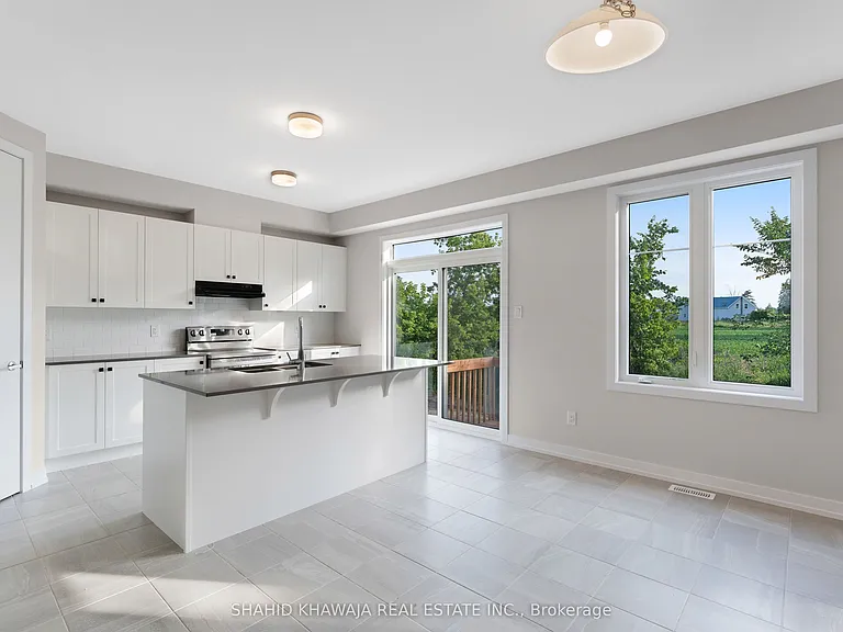 93 Hackamore Cres — Photo 10
