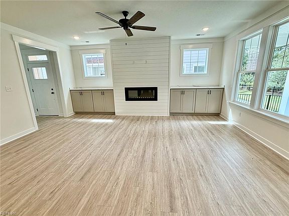 4th image of 723 Flatrock Ln