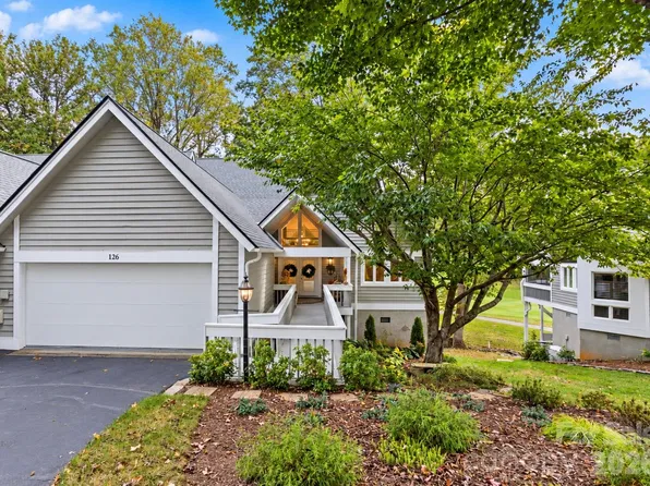 126 Overlook Dr, Flat Rock, NC 28731