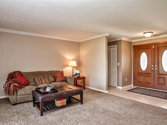 4th image of 2978 Clubhouse Dr W