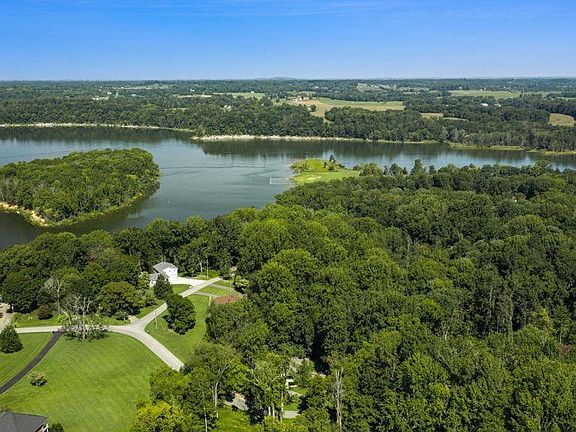 3rd image of 495 Whispering Woods Rd