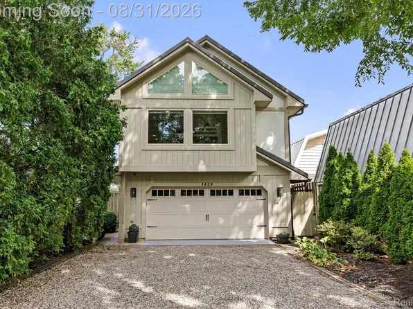 1424 W Oakley Park Rd, Commerce Township, MI 48390
