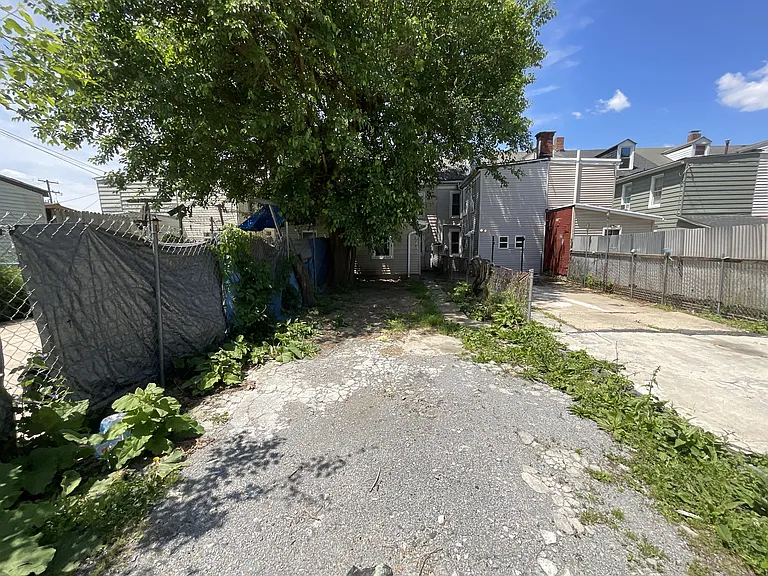 715 Vander Ave — Photo 10