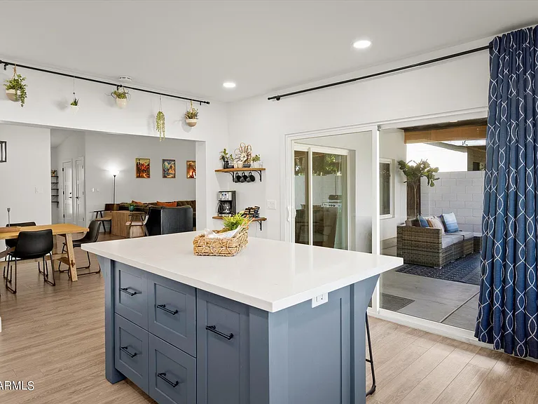 1027 W Peralta Ave — Photo 29