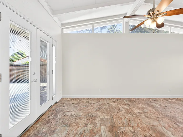 2203 Del Rio Dr — Photo 14