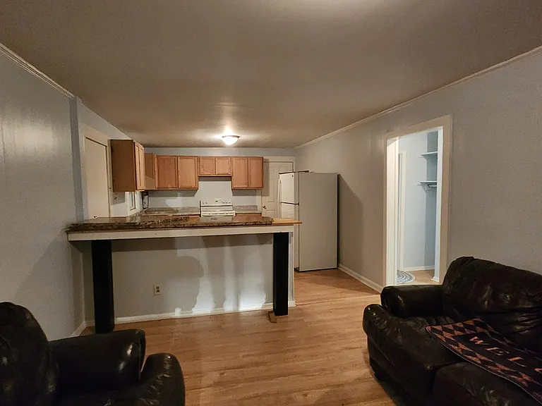 910 Hill Ter — Photo 13