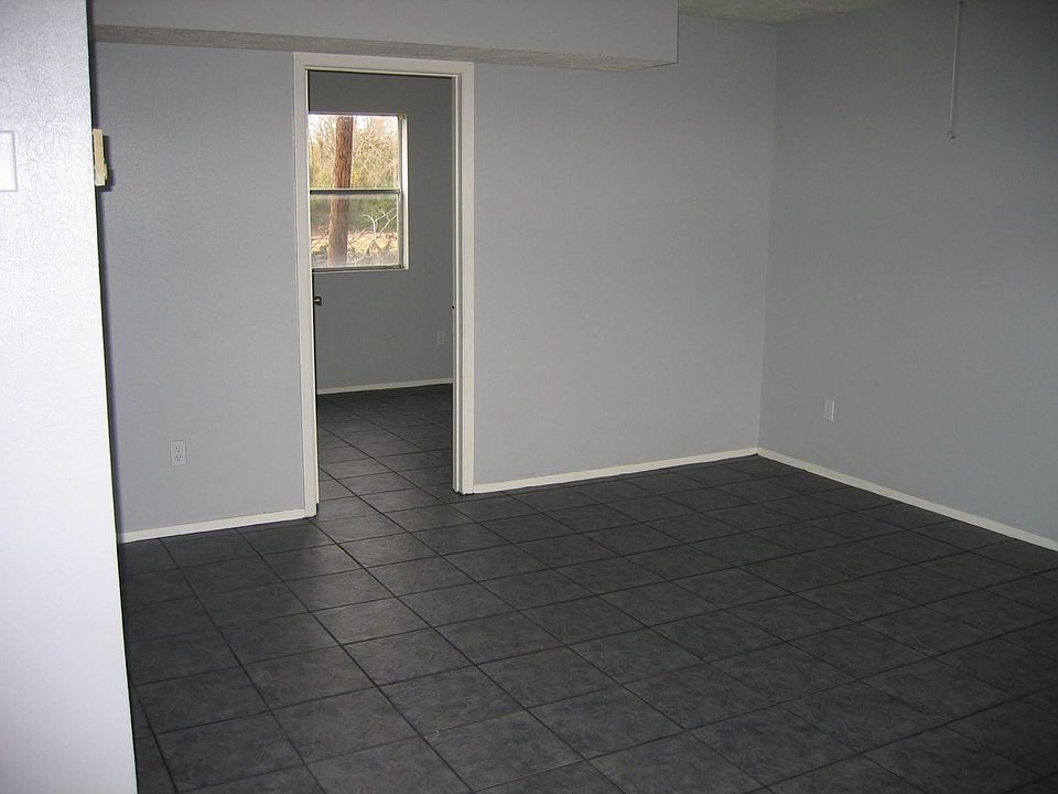2nd image of 1404 Northpoint Ln APT B