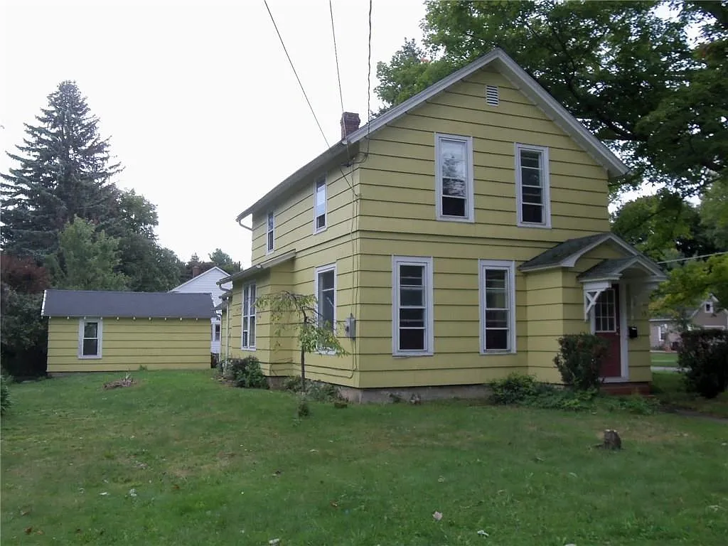 215 Temple St photo 1
