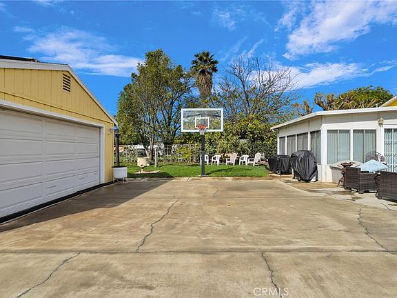 4th image of 4487 Tyrolite St