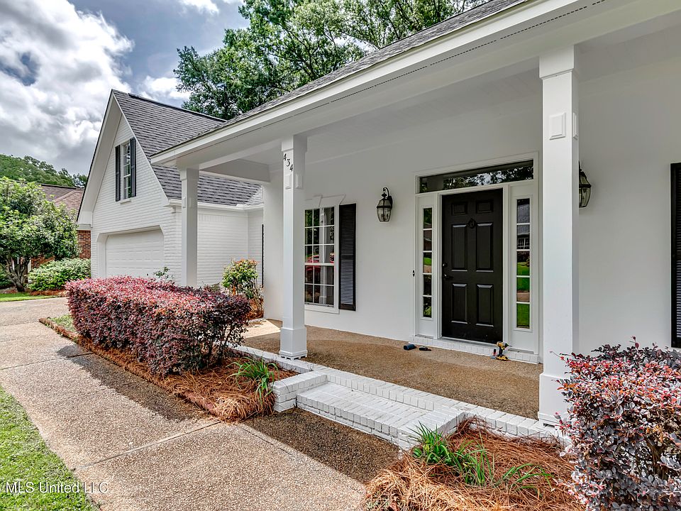 1st image of 434 Autumn Creek Dr