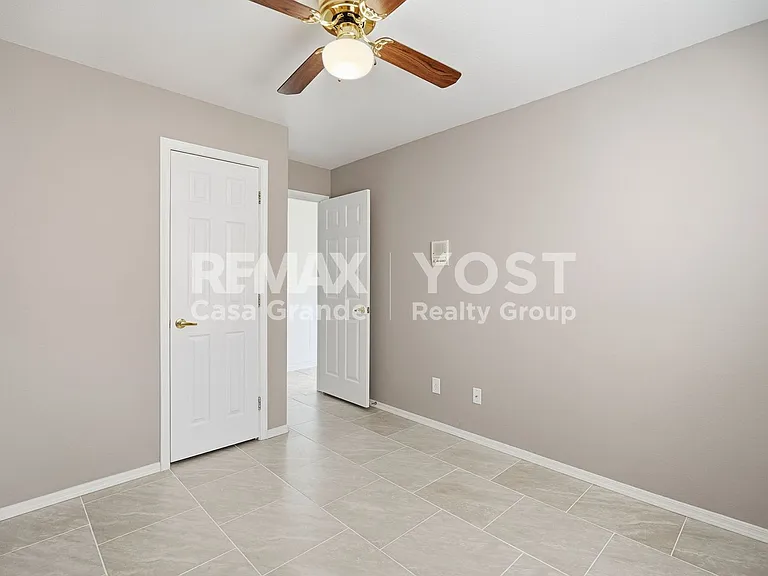 2094 N Sweetwater Dr — Photo 11