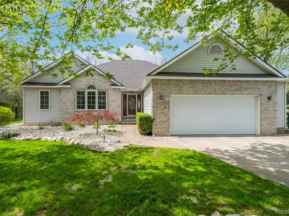 297 Carriage Way, Davison, MI 48423