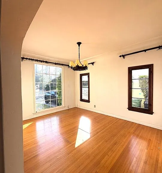 2342 Selby Ave — Photo 4
