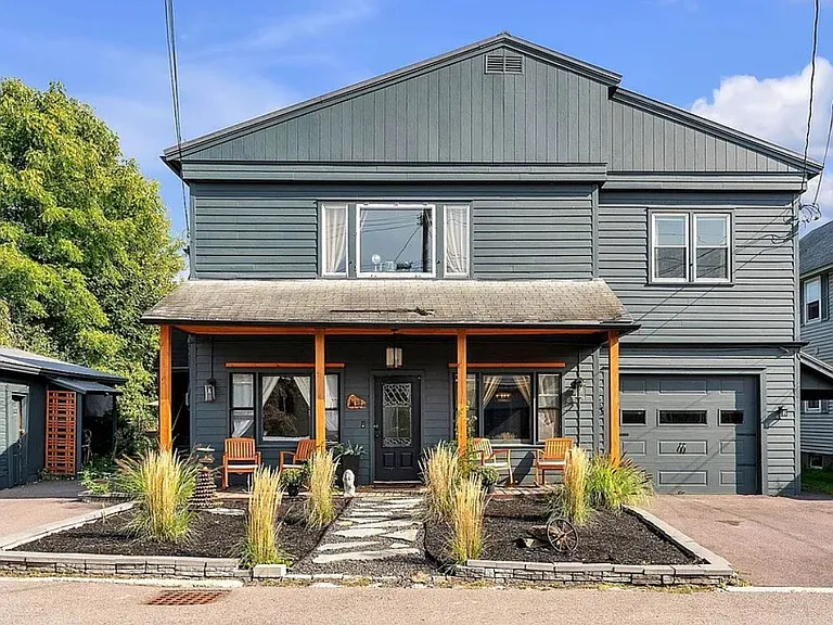 Front of house- top floor unit!
