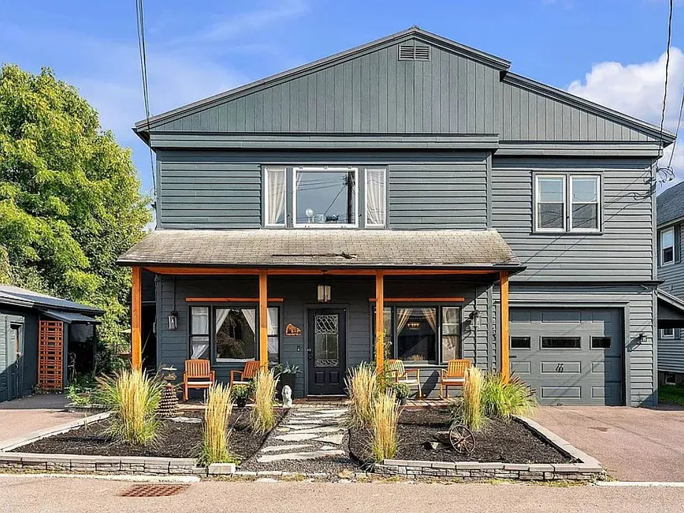 Front of house- top floor unit!