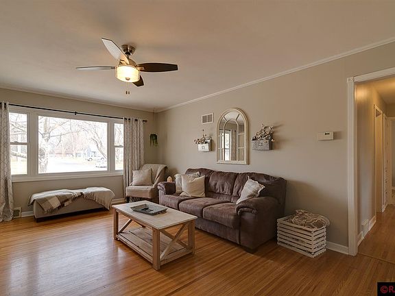 4th image of 307 N Belmont Dr