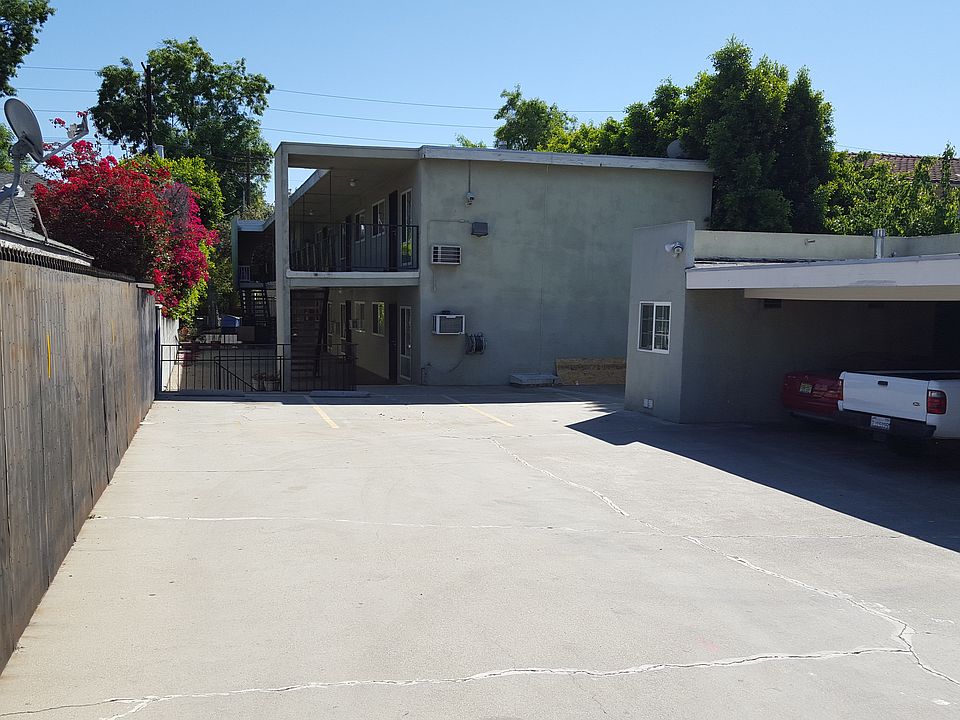 1st image of 725 N Raymond Ave