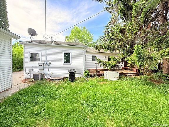 2nd image of 7271 Simons St