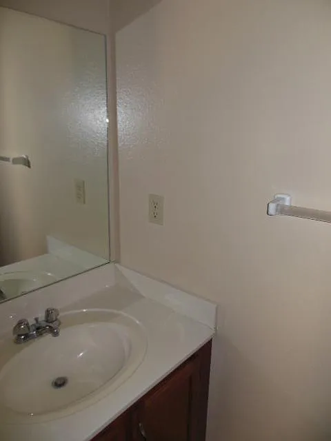 2 bed, 1.5 bath, 1021 sqft, $1,375 — Photo 3