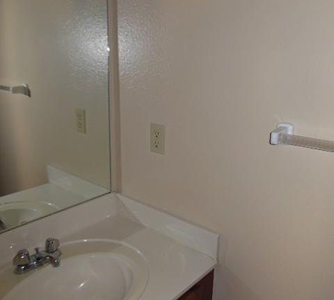 5th image of 600 NE English Manor Dr APT D