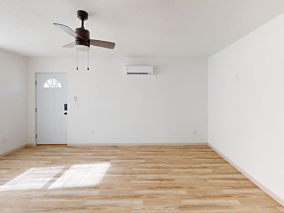 4th image of 2405 Holly Ave #C