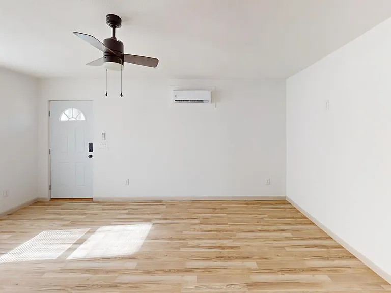 2405 Holly Ave #C — Photo 4