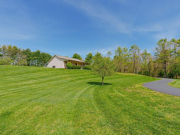 4th image of 839 Falls Rd