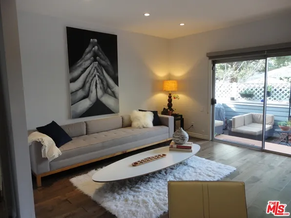 10800 Peach Grove St APT 10, North Hollywood, CA 91601