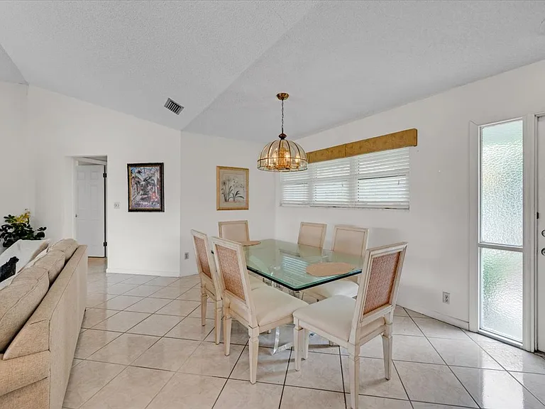 1127 E Seminole Ave #12C — Photo 32