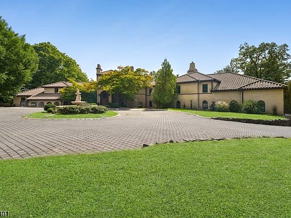 2nd image of 50 Rock Spring Rd