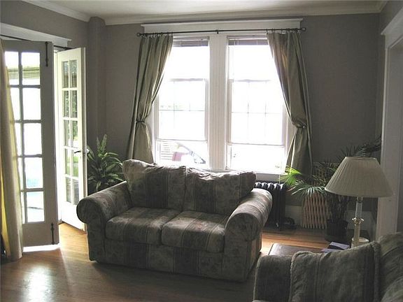 4th image of 10 Clermont St