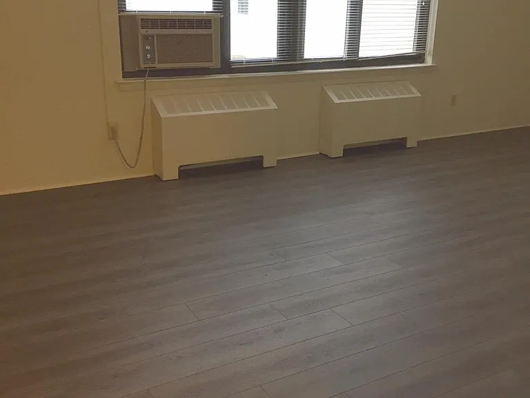 1015 Whalley Ave — Photo 6