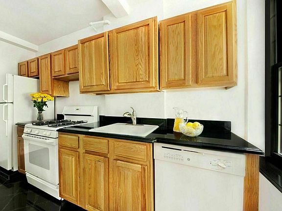 5th image of 415 W 23rd St APT 2D
