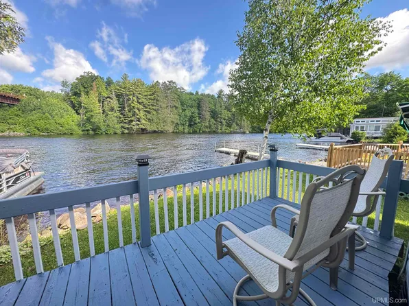 N3909 Pine Mountain Rd, Iron Mountain, MI 49801