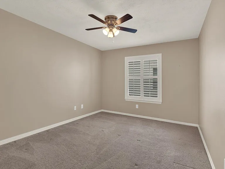 1524 Birdsall St — Photo 36