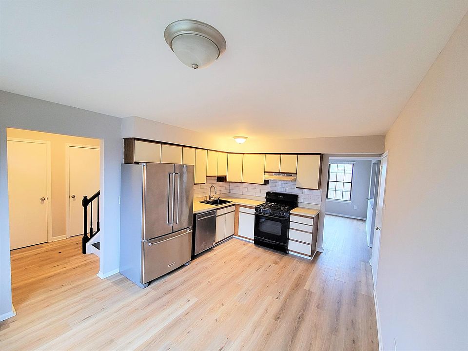 1st image of 15 Old Orchard Dr
