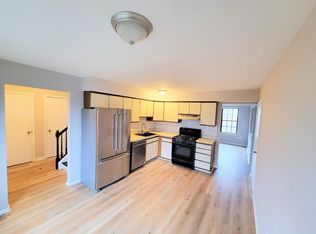 15 Old Orchard Dr, Sicklerville, NJ 08081