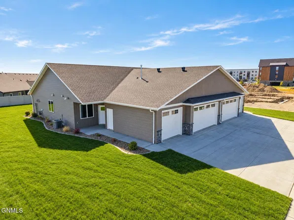 215 Kamrose Dr, Bismarck, ND 58504