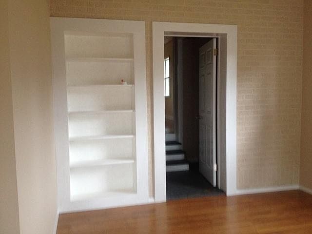 Den/ looking into master