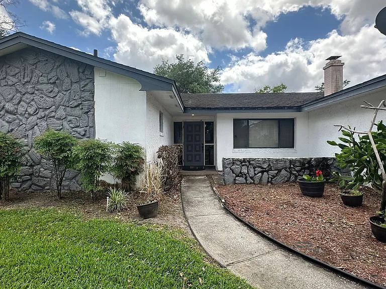 616 Iris St — Photo 2